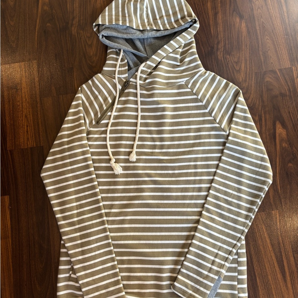 Women’s Ampersand (M) Olive Green & White Striped Hooded Long-Sleeve Shirt